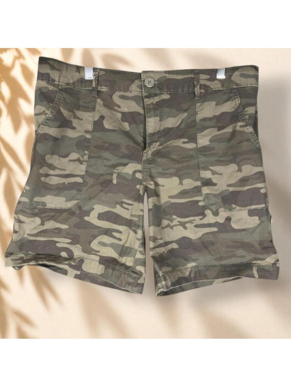 Social Standard Shorts Women M Medium Gray Camouflage Mid Rise Chino Pockets